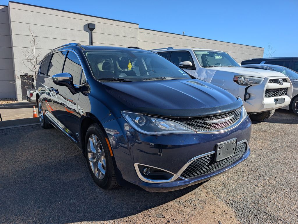 2018 Chrysler Pacifica Limited photo 3