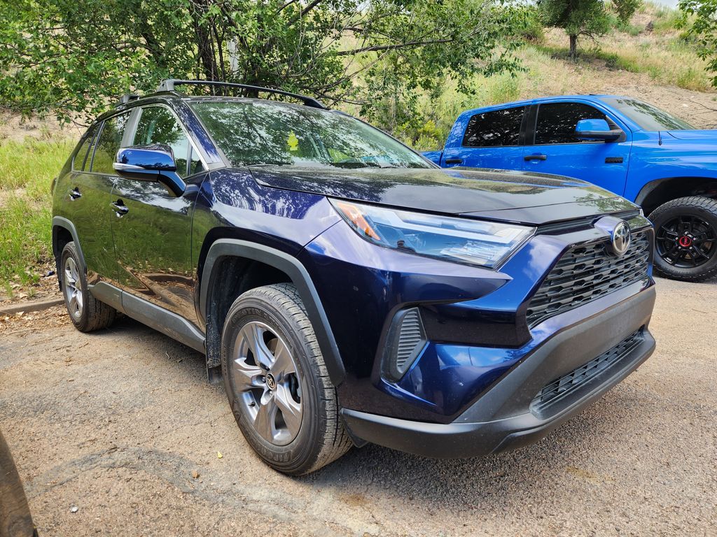 2023 Toyota RAV4 XLE photo 3