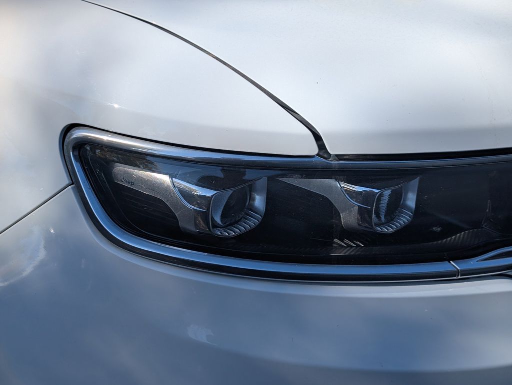 2023 Jeep Grand Wagoneer L III photo 3