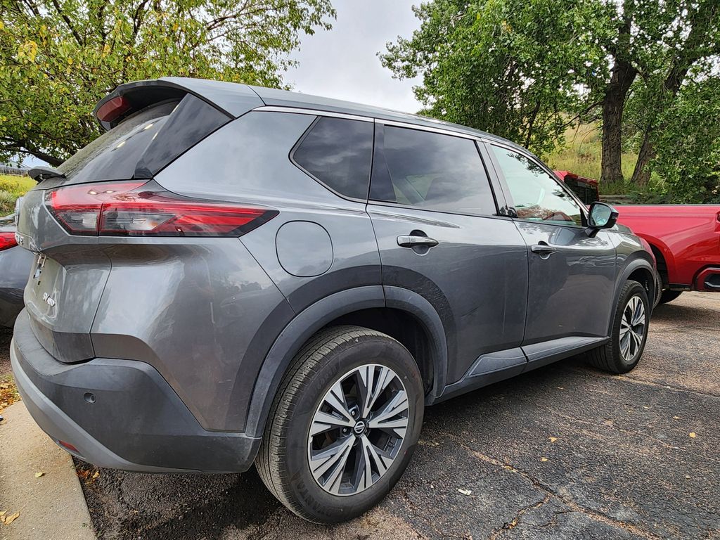 2021 Nissan Rogue SV photo 3