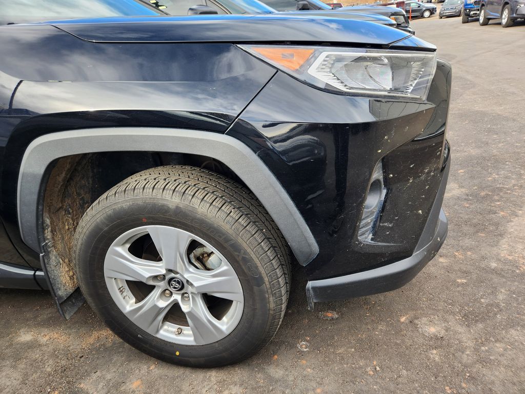 2019 Toyota RAV4 XLE Premium photo 4