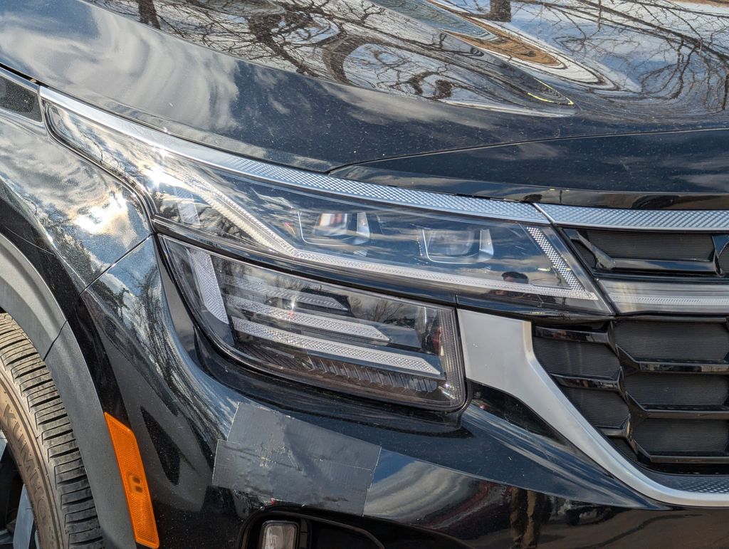 2024 Kia Seltos SX photo 3