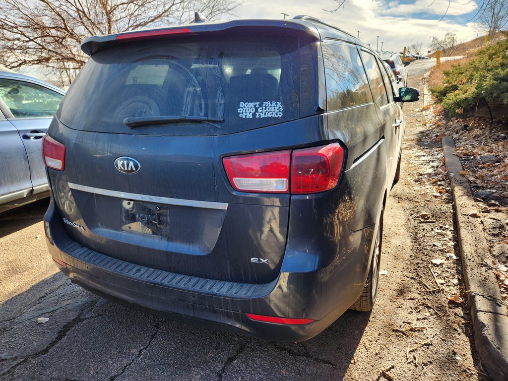 2017 Kia Sedona EX photo 4