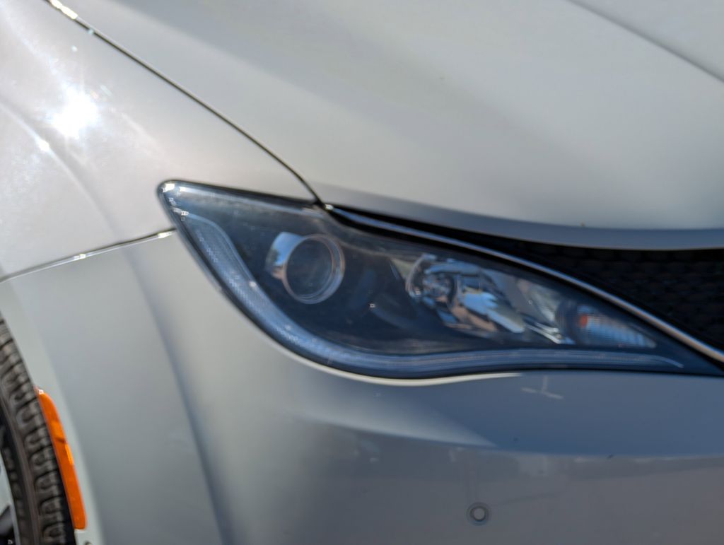 2020 Chrysler Pacifica Touring Plus photo 4