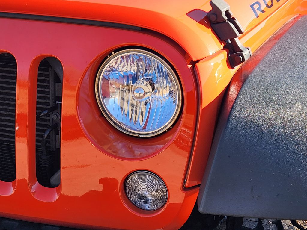 2015 Jeep Wrangler Unlimited Rubicon photo 3