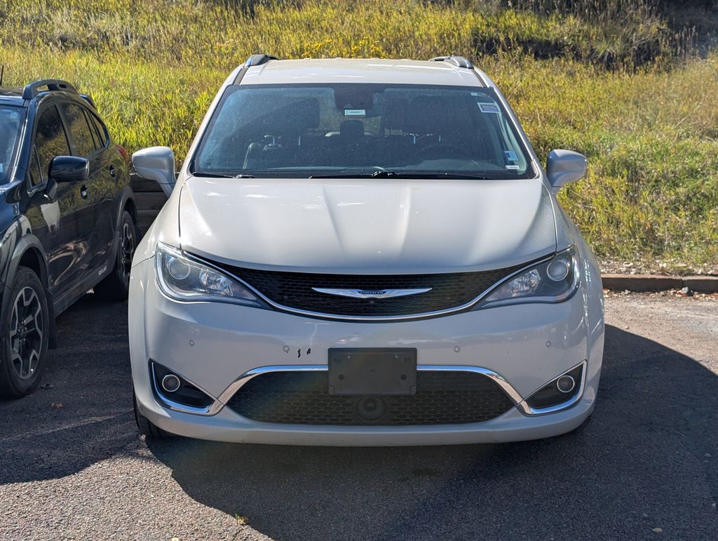 2020 Chrysler Pacifica Touring Plus photo 2