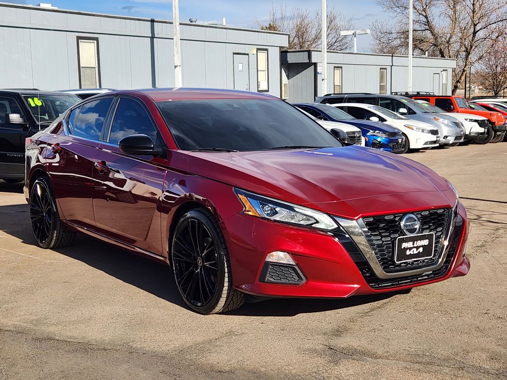 2020 Nissan Altima 2.5 SR photo 3