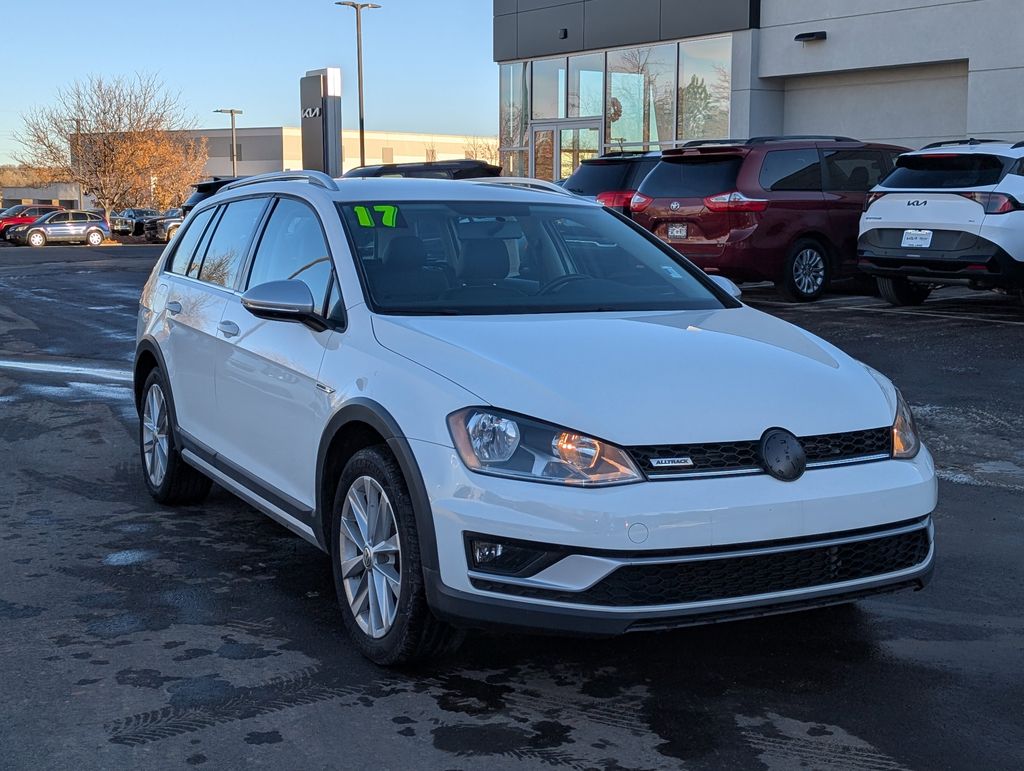 2017 Volkswagen Golf Alltrack TSI SE 4Motion photo 3