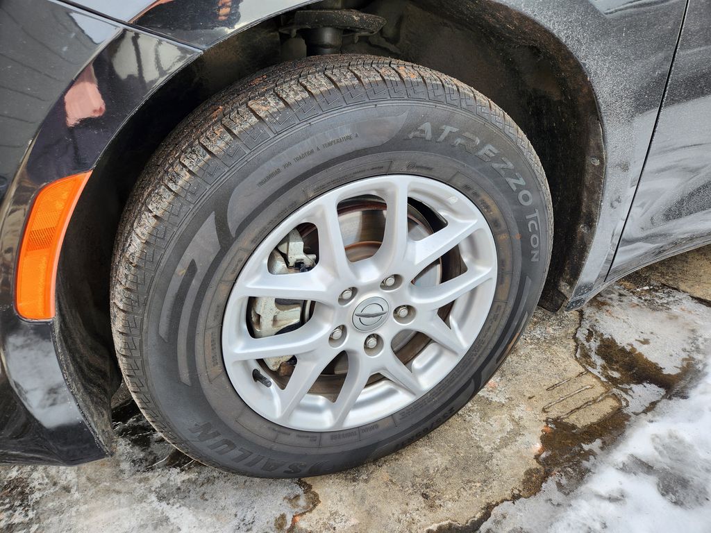 2023 Chrysler Voyager LX photo 2