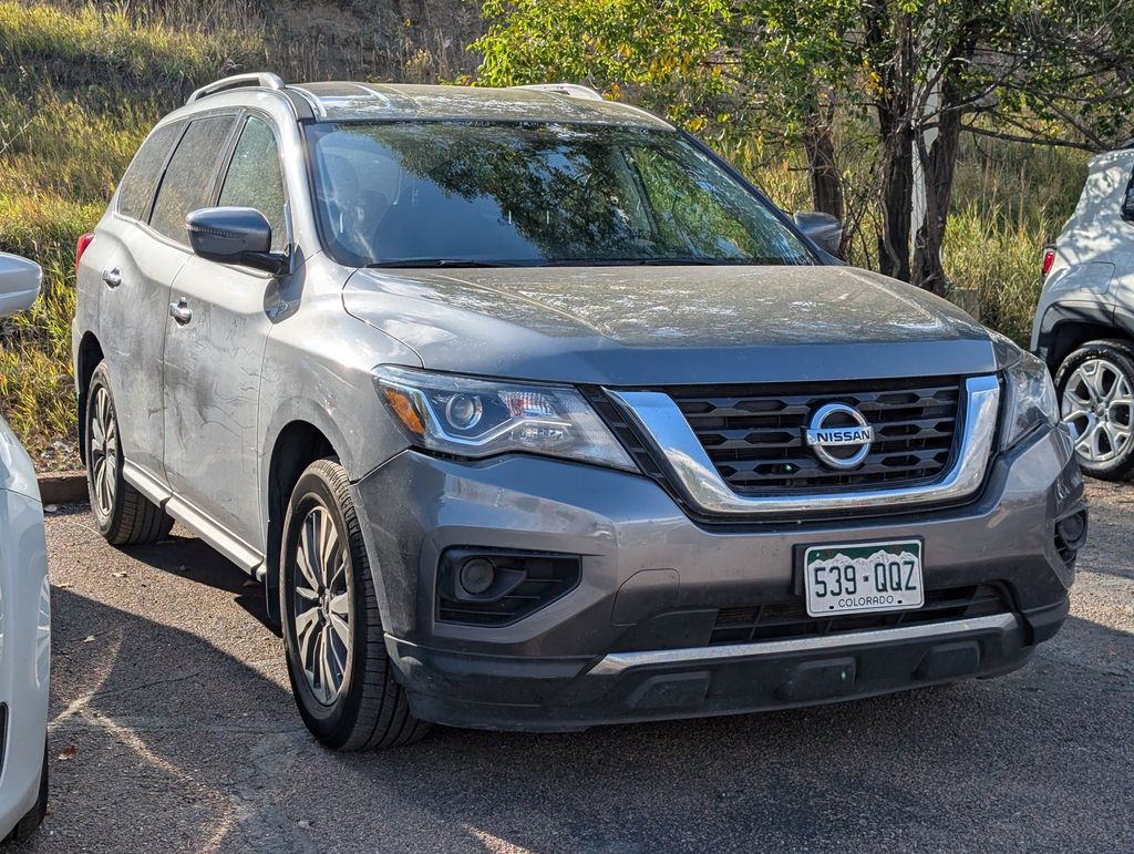 2020 Nissan Pathfinder S photo 3