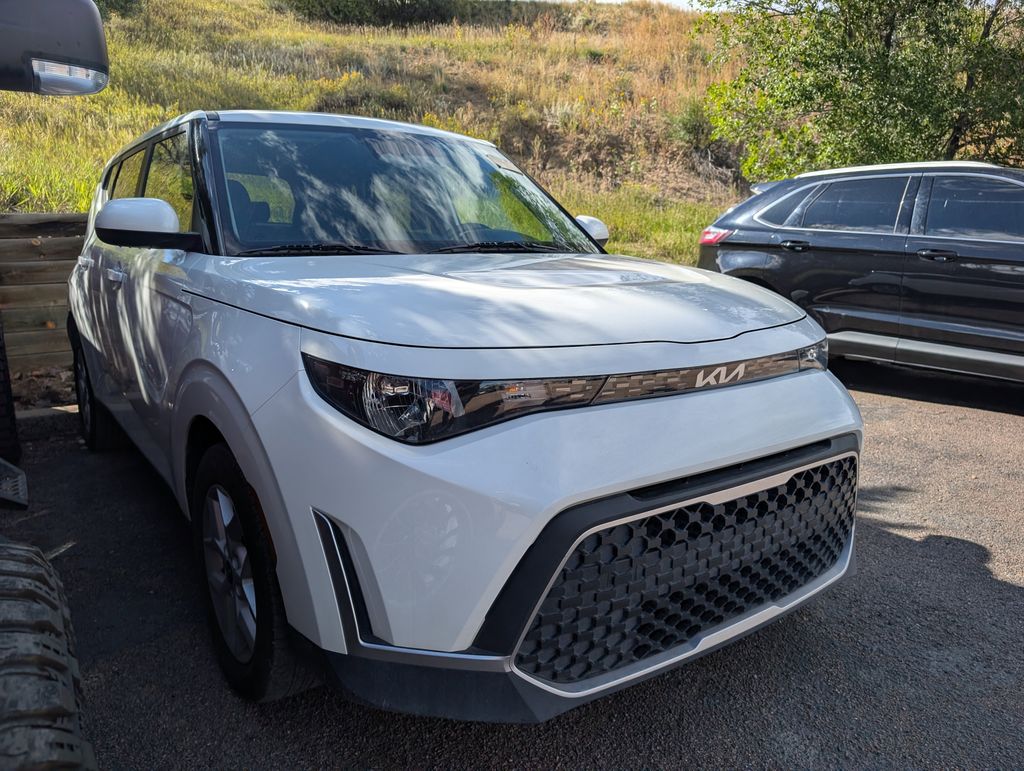 2023 Kia Soul LX photo 3