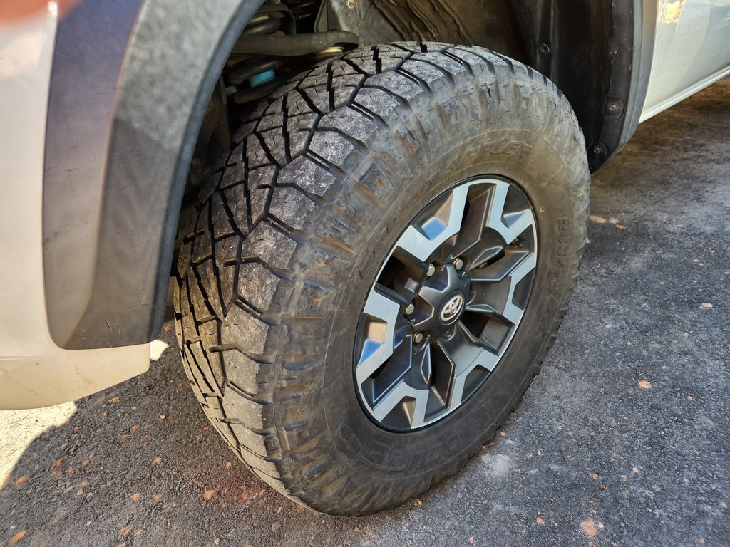 2018 Toyota Tacoma SR5 TRD Pro Sport photo 4