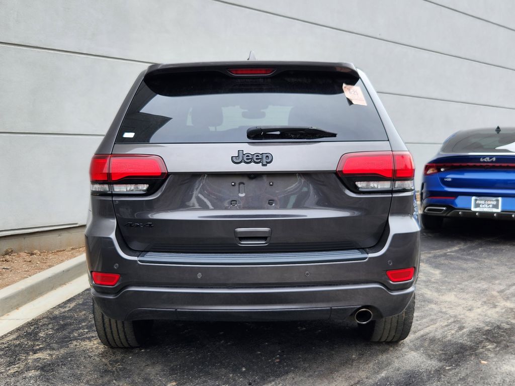 2019 Jeep Grand Cherokee Laredo photo 3
