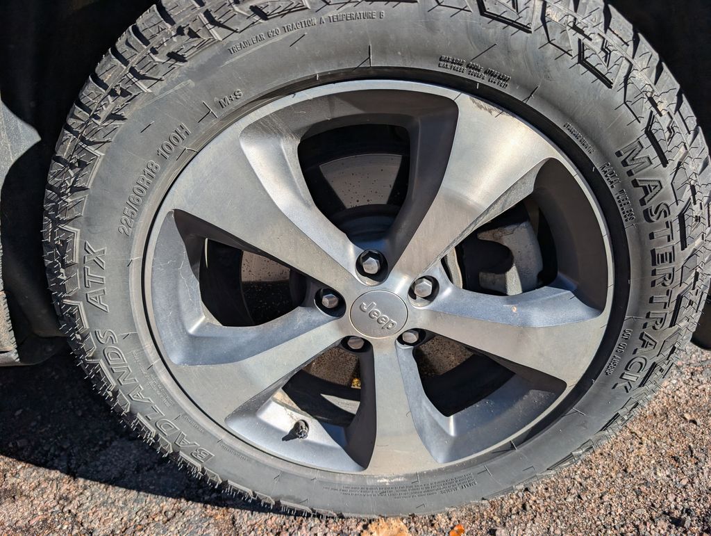 2021 Jeep Cherokee Limited photo 2