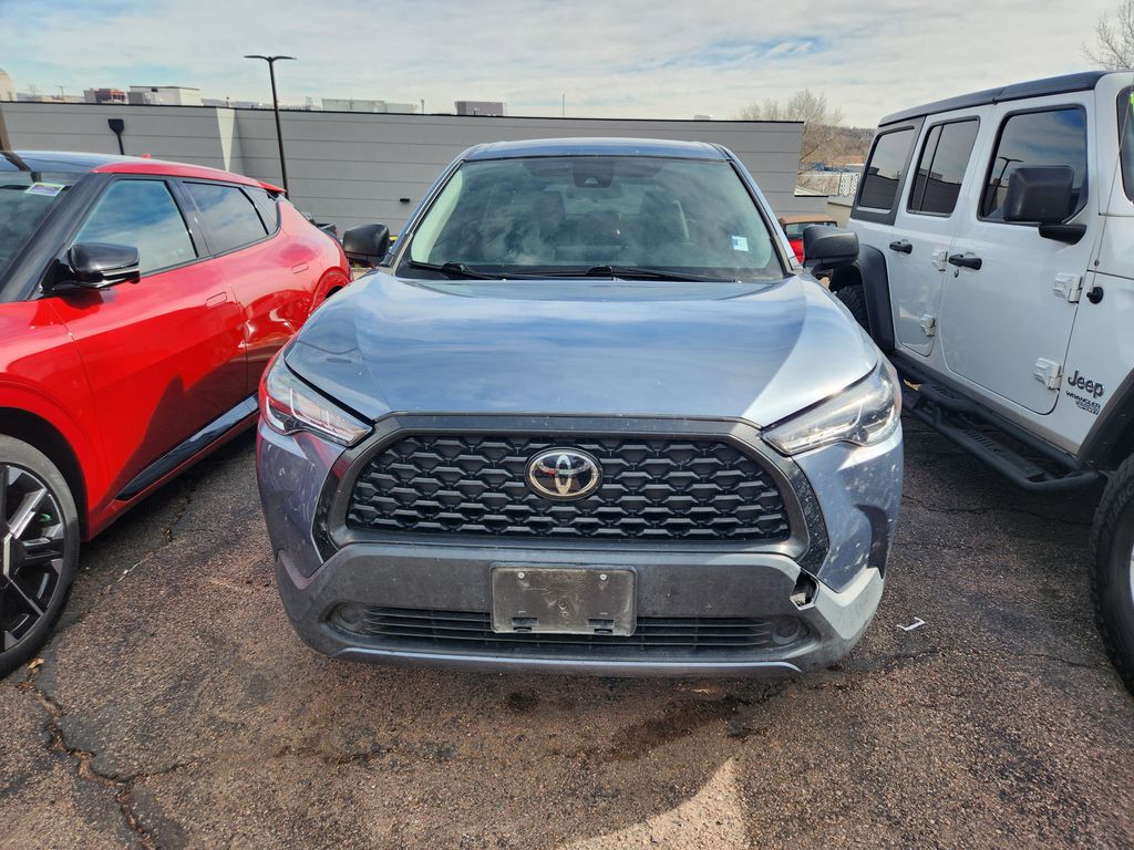 2022 Toyota Corolla Cross L photo 2