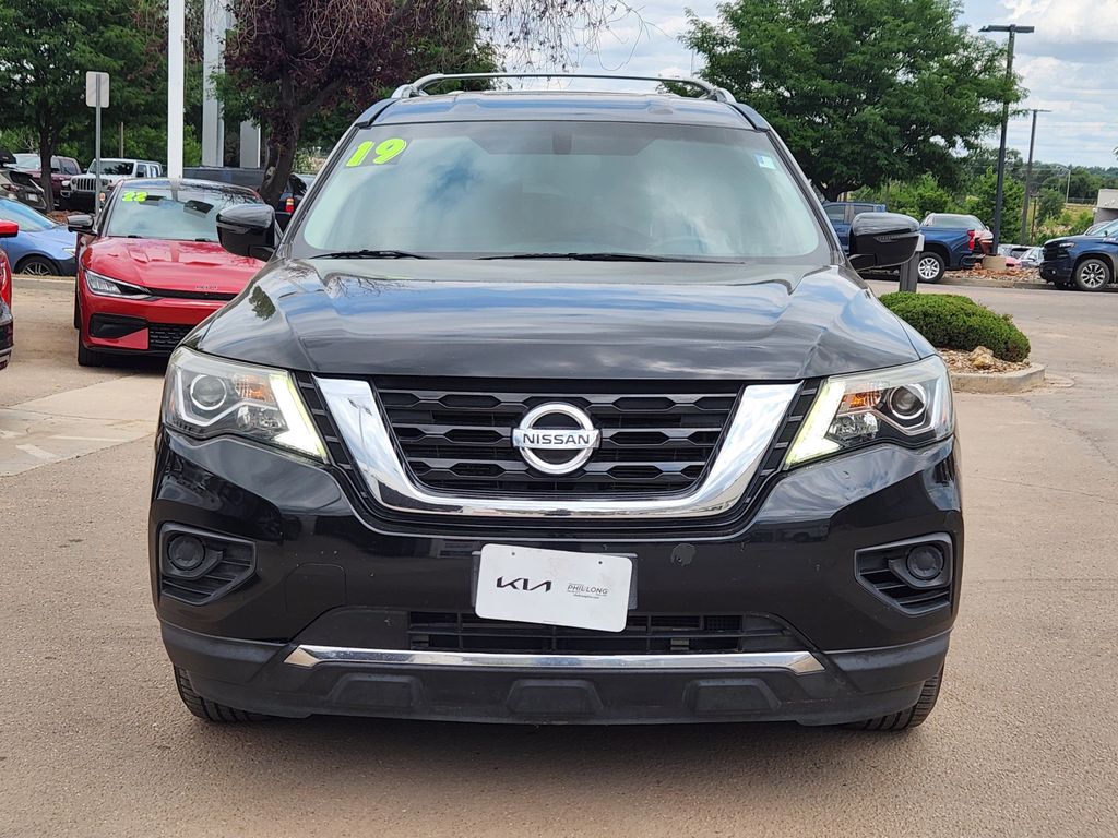 2019 Nissan Pathfinder S photo 2