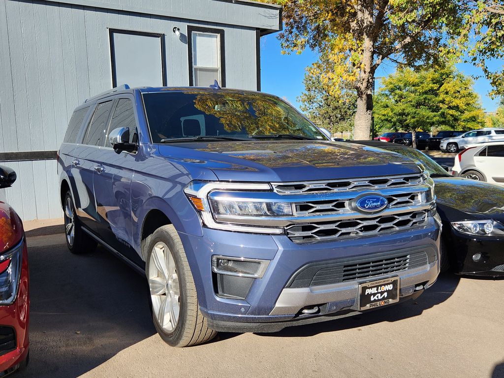 2022 Ford Expedition MAX Platinum photo 2