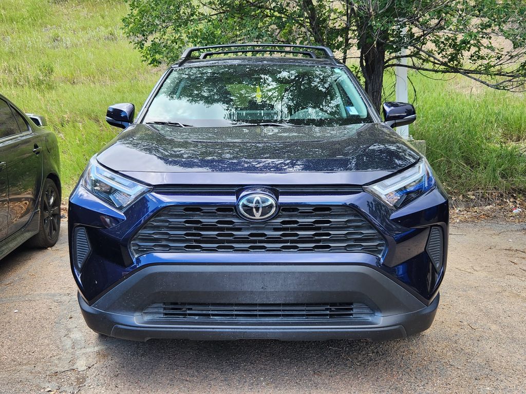 2023 Toyota RAV4 XLE photo 2