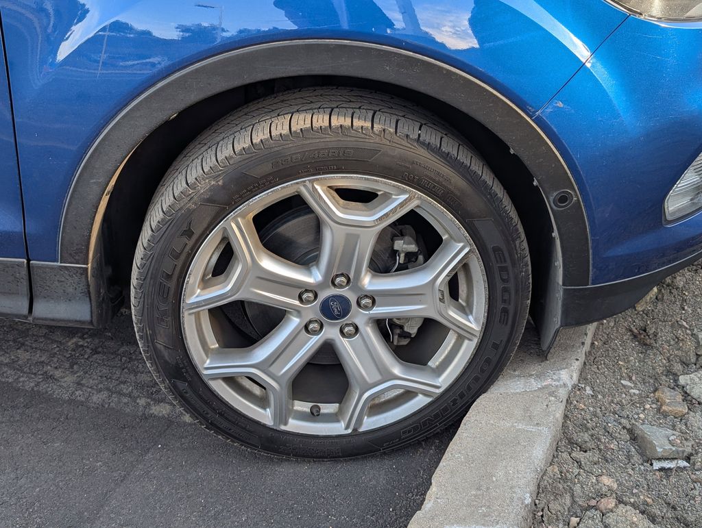 2019 Ford Escape Titanium photo 3