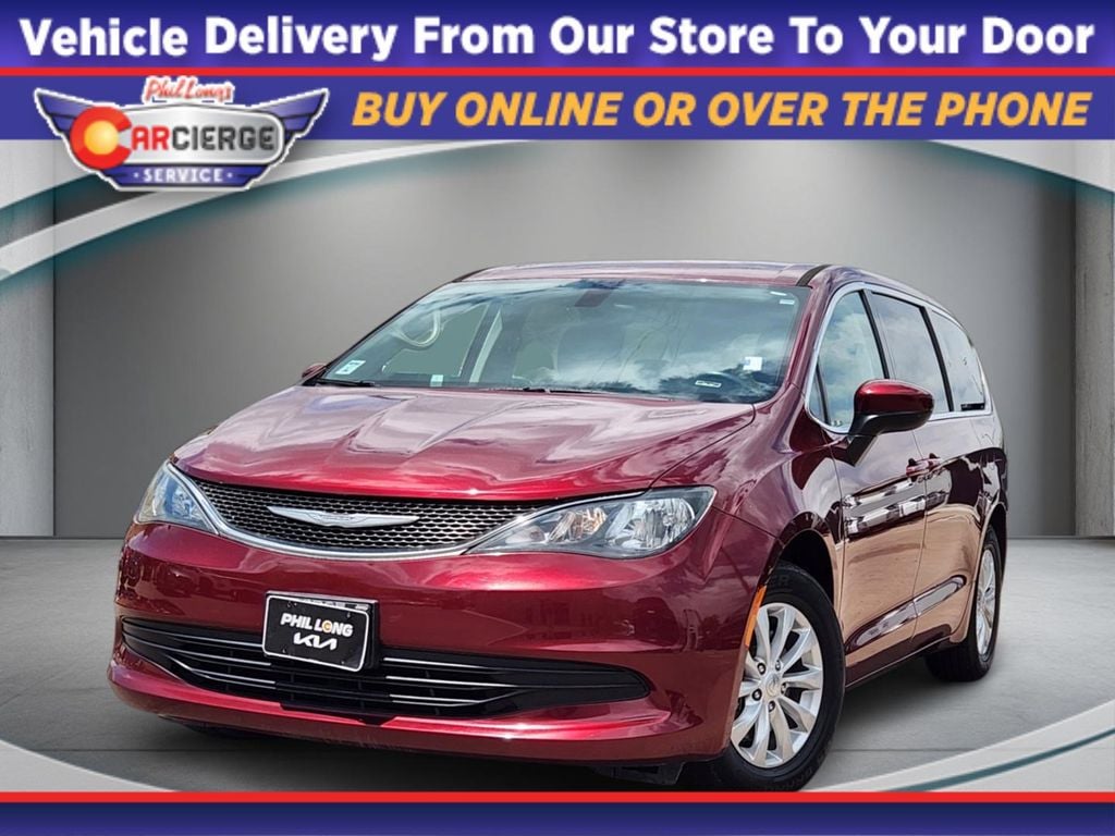 2017 Chrysler Pacifica Touring's photo