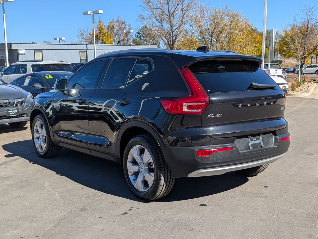 Used 2021 Volvo XC40 T5 Momentum SUV