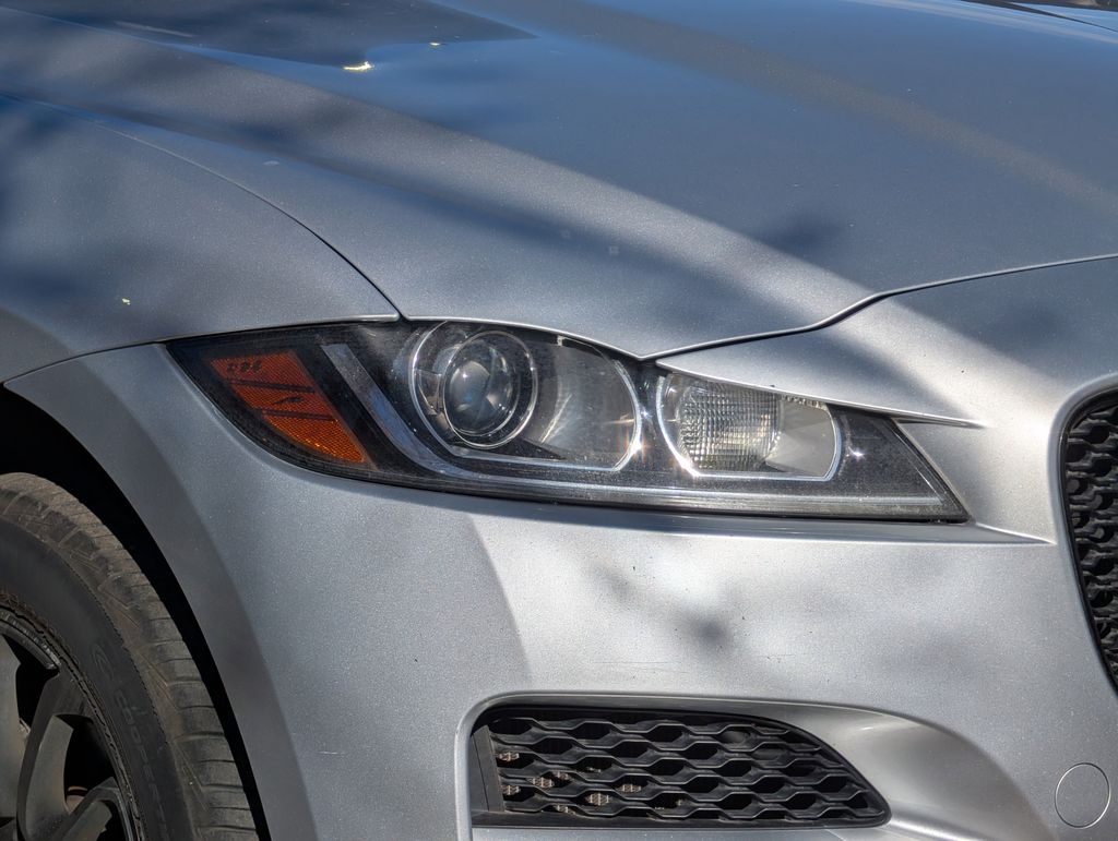 2017 Jaguar F-PACE Base photo 4