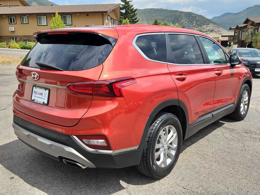 2019 Hyundai Santa Fe SE photo 3