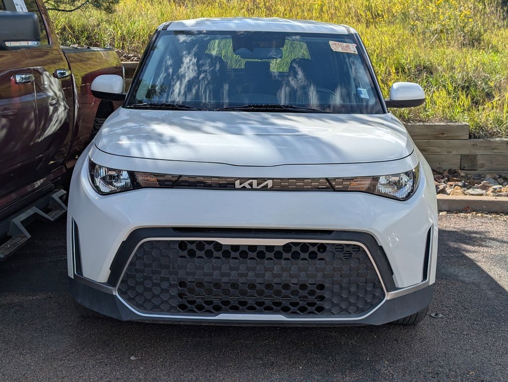 2023 Kia Soul LX photo 2