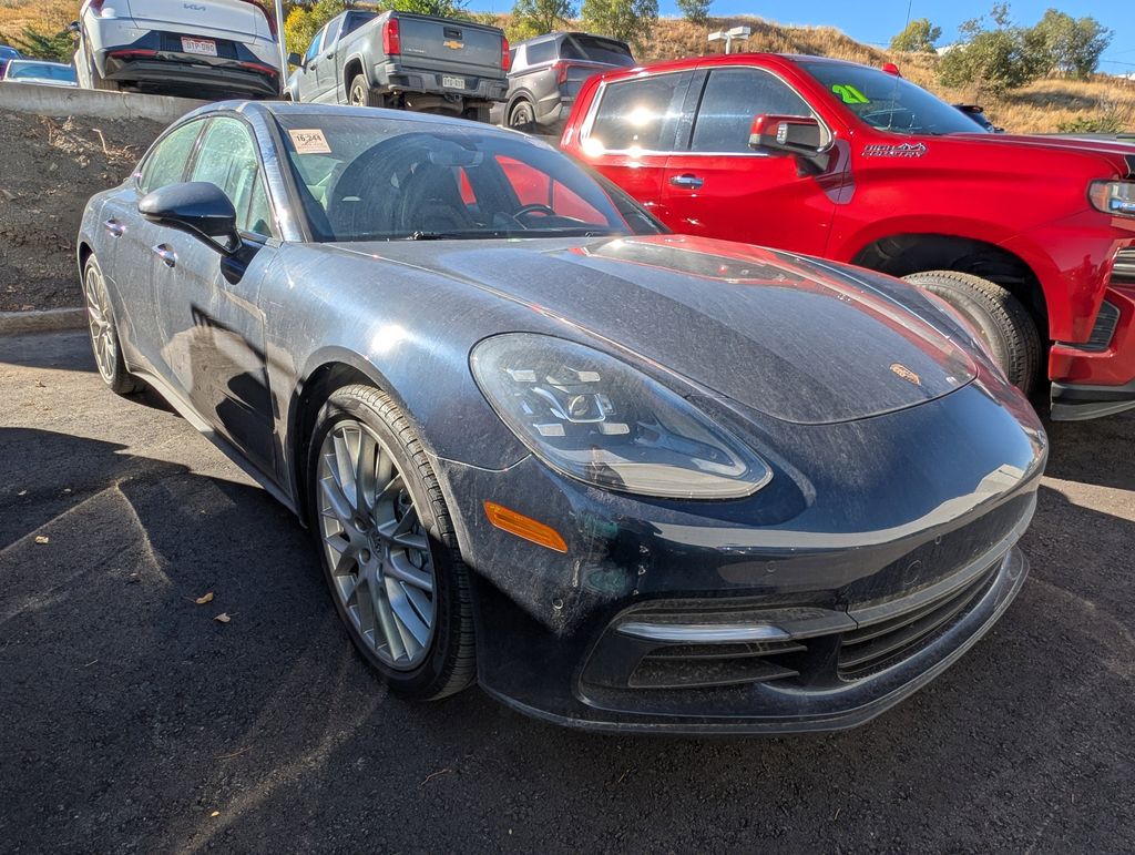 2017 Porsche Panamera 4 photo 3