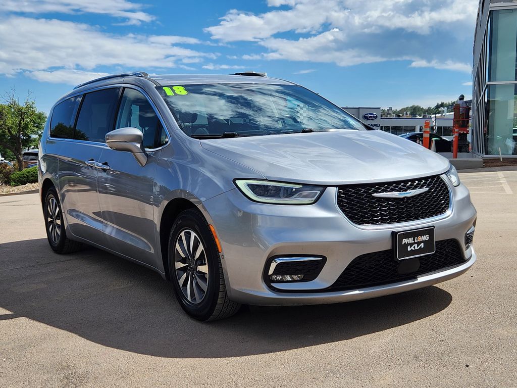 2021 Chrysler Pacifica Hybrid Touring L photo 3