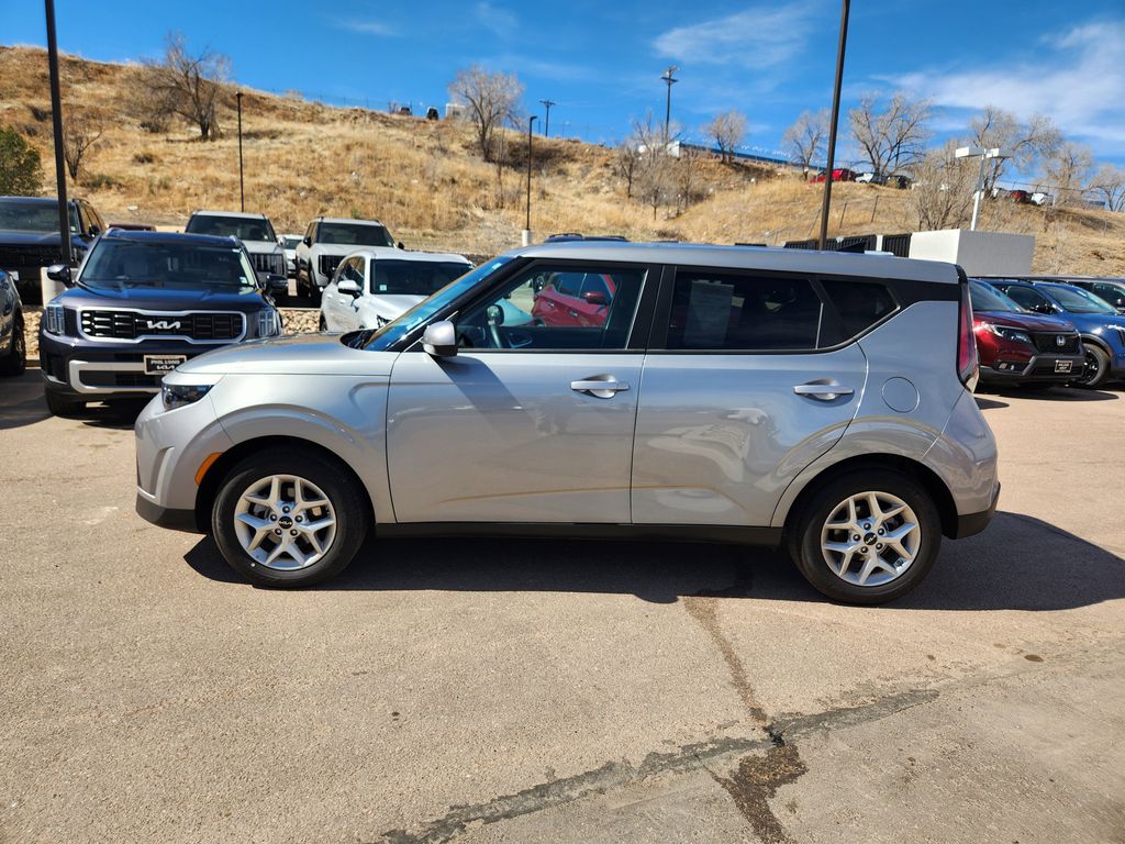 2025 Kia Soul LX S photo 2