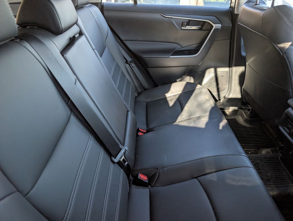 2024 Toyota RAV4 Hybrid XLE Premium photo 3