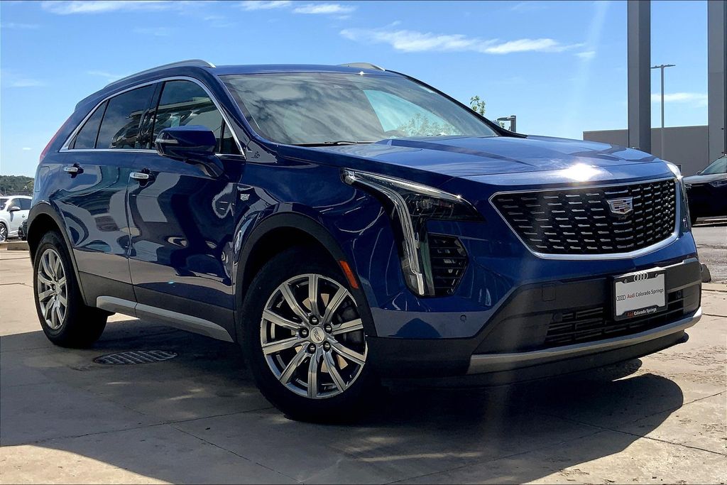 2022 Cadillac XT4 Premium Luxury photo 2