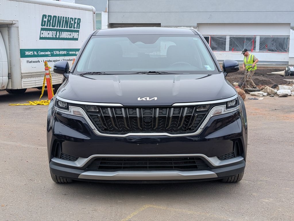 2024 Kia Carnival LX photo 2