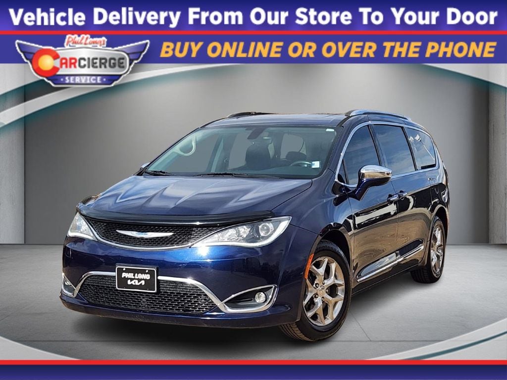 2018 Chrysler Pacifica Limited's photo