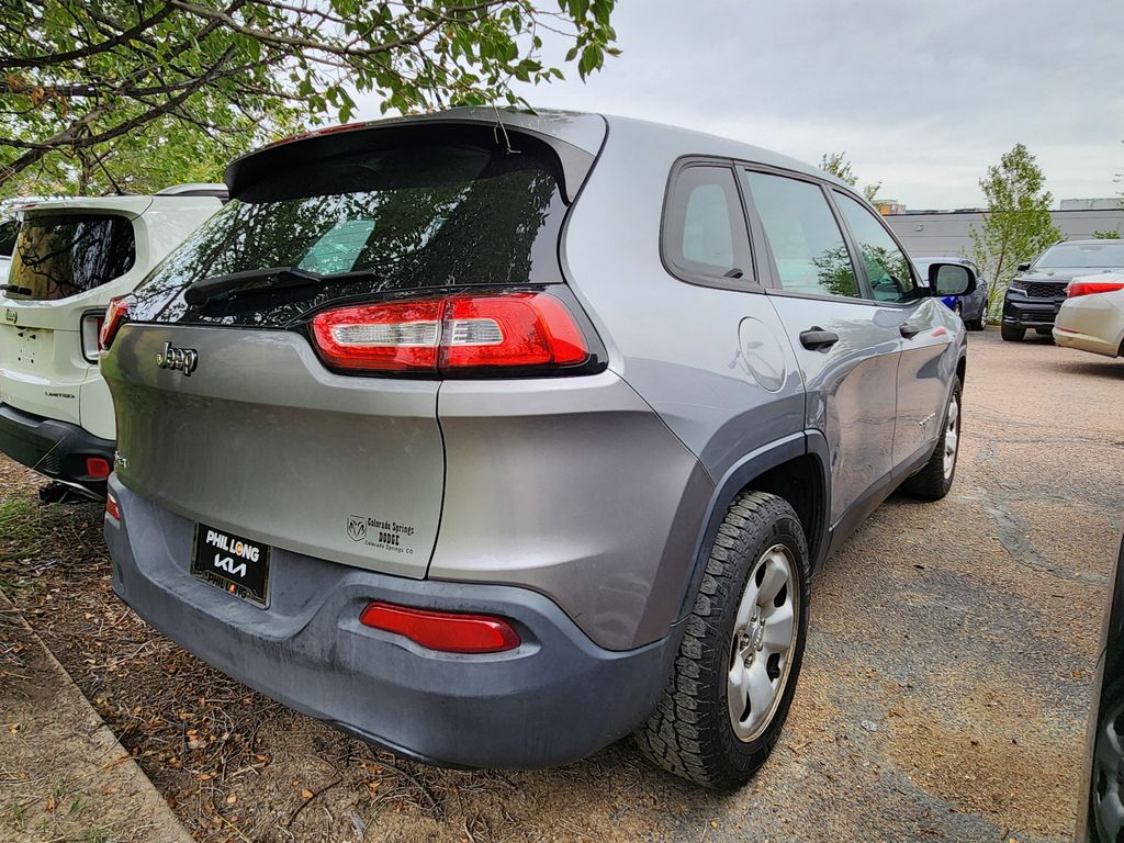 2014 Jeep Cherokee Sport photo 4