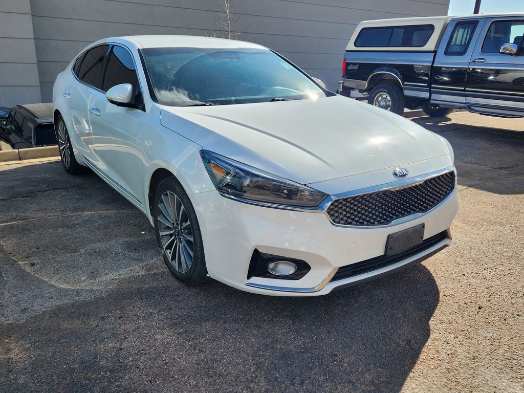 2019 Kia Cadenza Premium photo 2