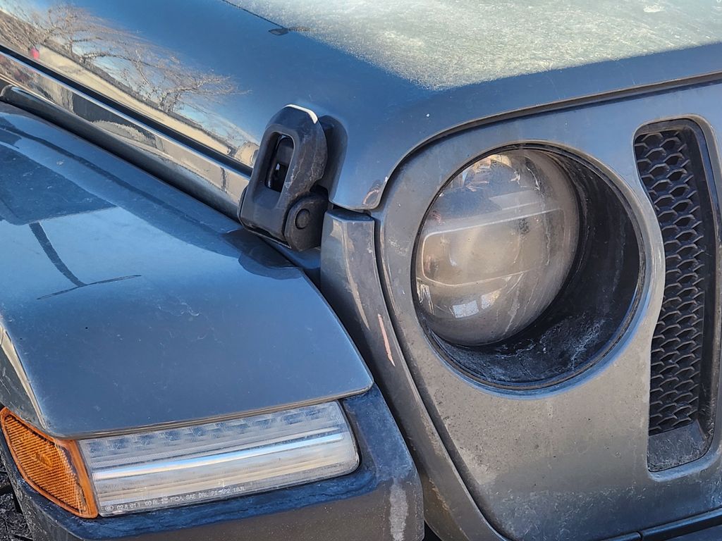 2021 Jeep Wrangler Unlimited Sahara Altitude photo 3