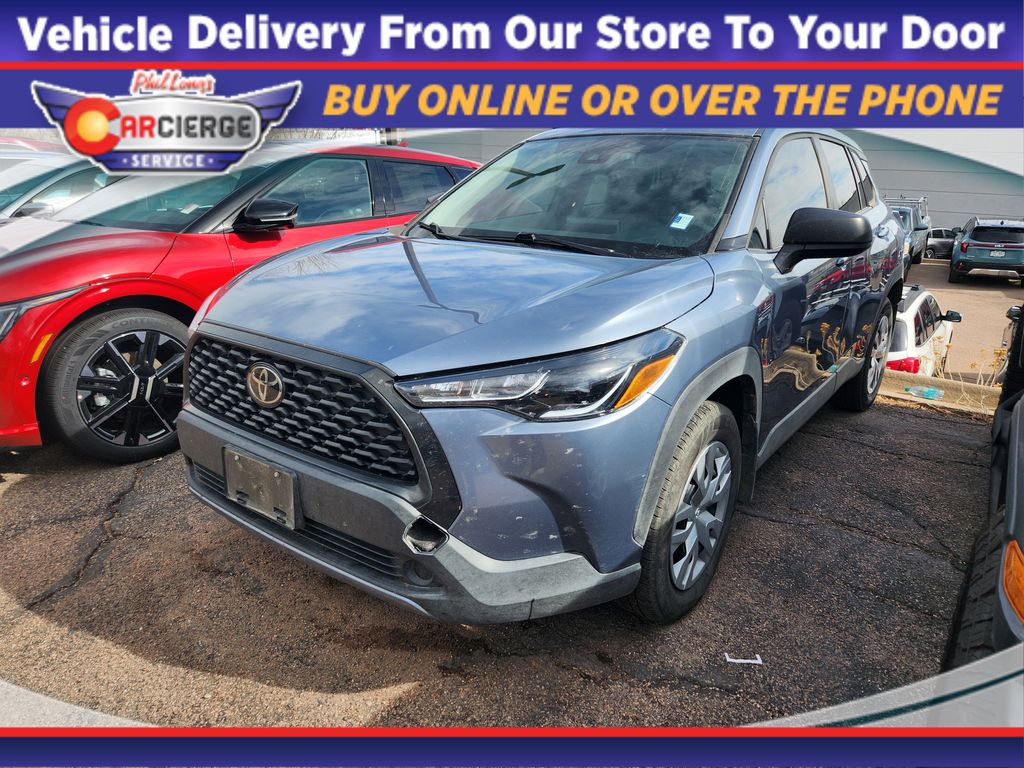 2022 Toyota Corolla Cross L photo 2