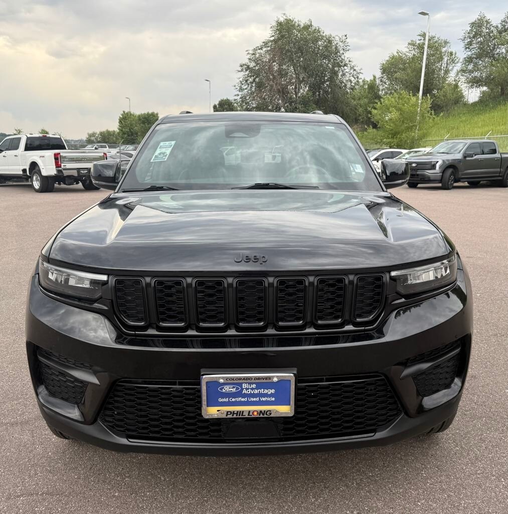 2023 Jeep Grand Cherokee Laredo photo 2