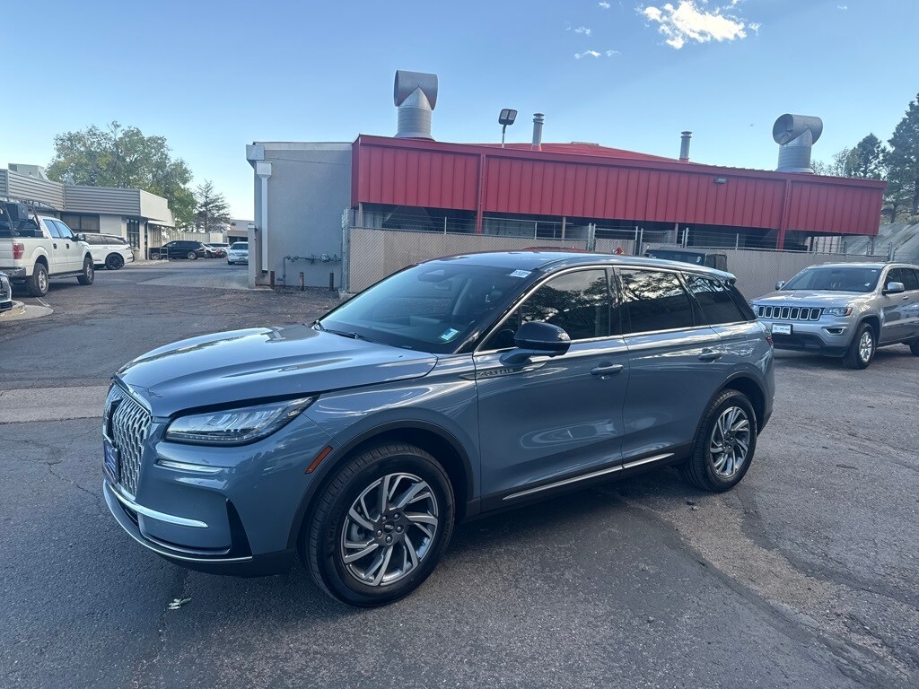2023 Lincoln Corsair Standard photo 2