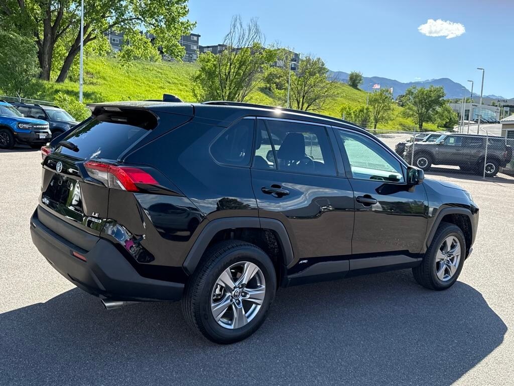 2023 Toyota RAV4 Hybrid LE photo 4