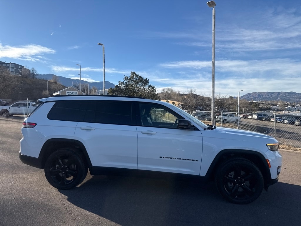 Used 2021 Jeep Grand Cherokee L Laredo SUV