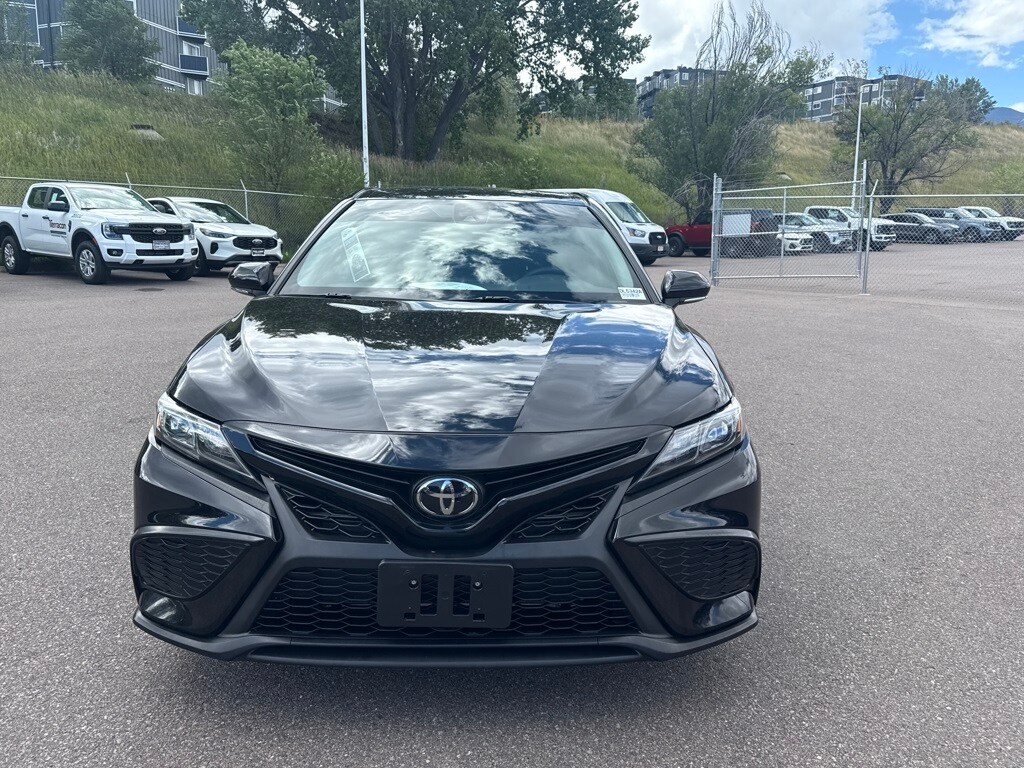2022 Toyota Camry SE photo 2