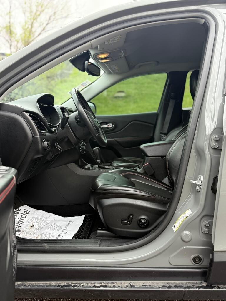 Image 10 of 2019 Jeep Cherokee Trailhawk 4x4 SUV