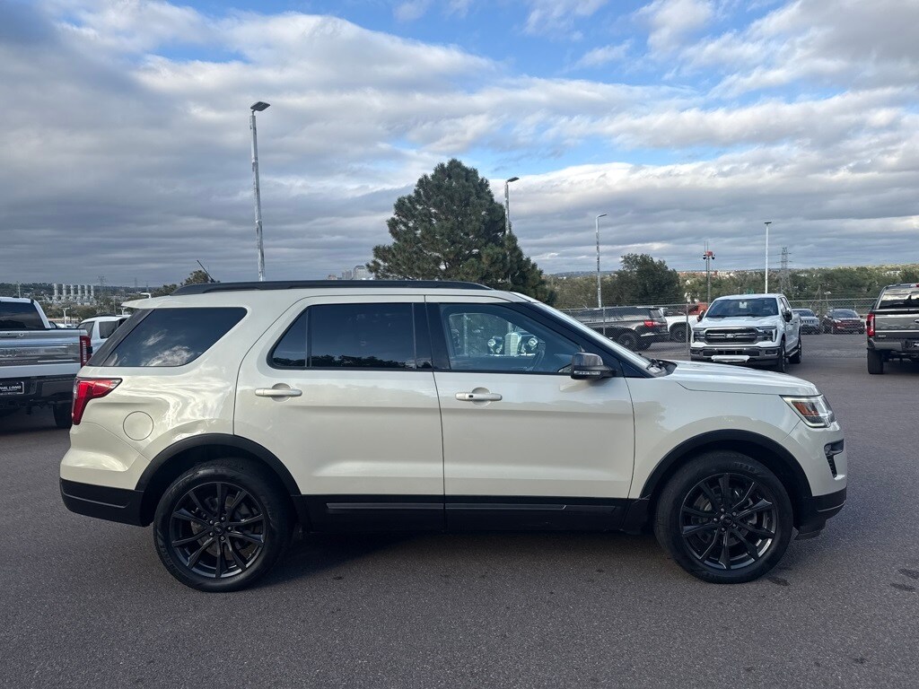 2018 Ford Explorer XLT photo 4