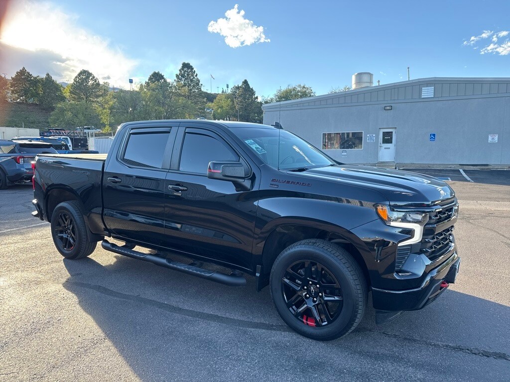 2023 Chevrolet Silverado 1500 RST photo 3