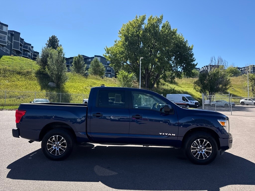 2023 Nissan Titan SV photo 4