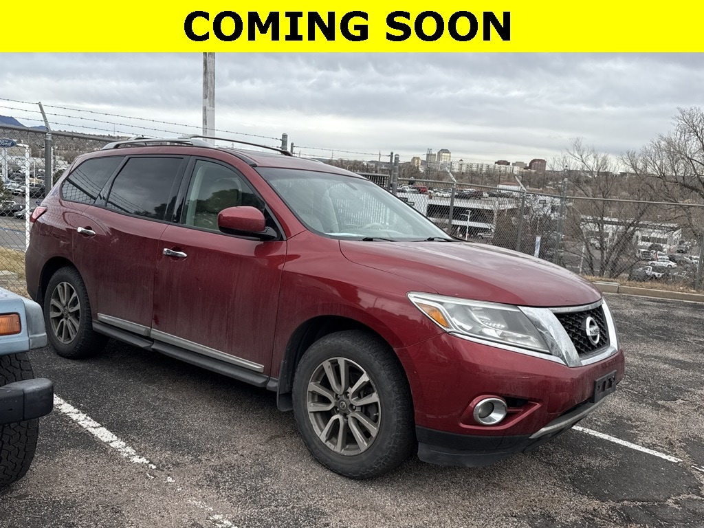 2013 Nissan Pathfinder SL's photo