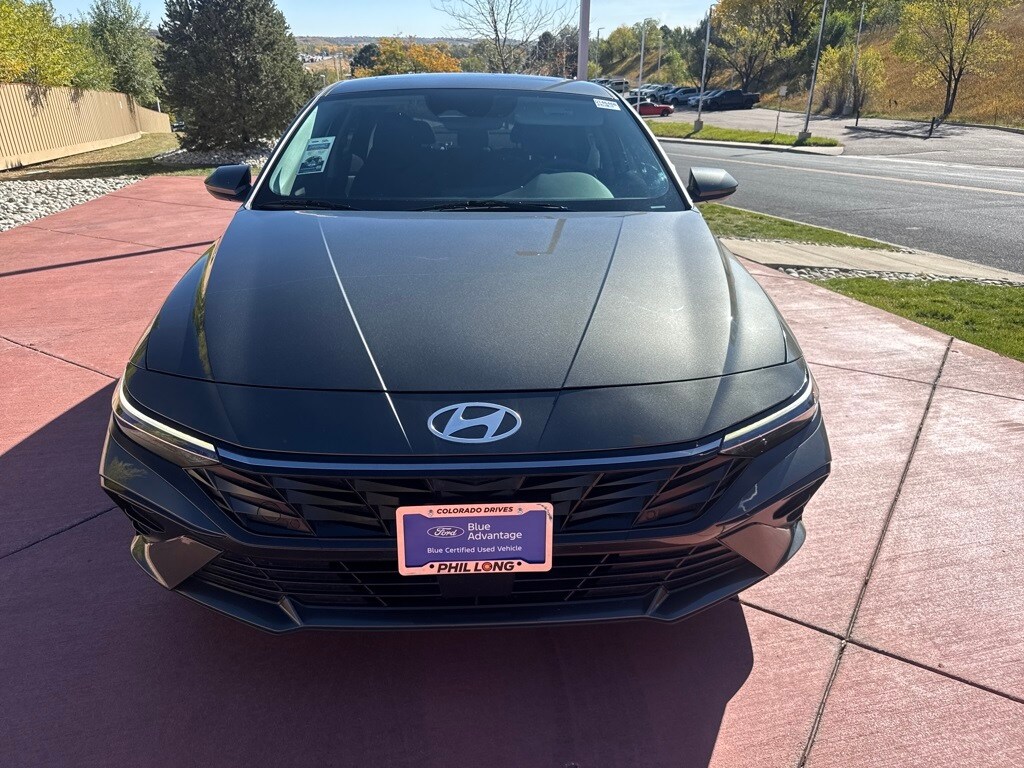2024 Hyundai Elantra SEL Convenience photo 2